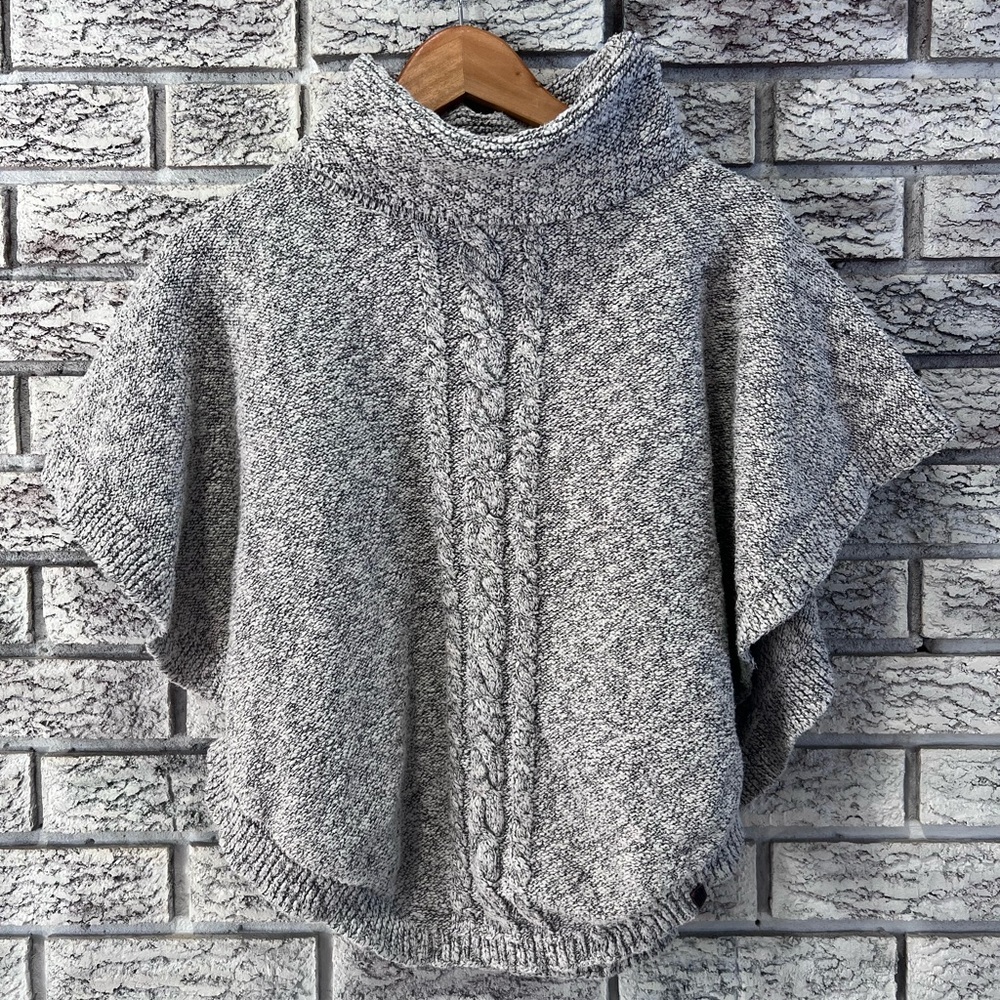 Roots Gray Cable Knit Kids Cape